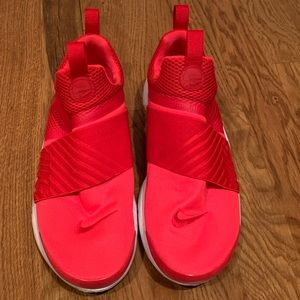 Nike Presto Extreme (GS) 5Y. Fits like Wom…